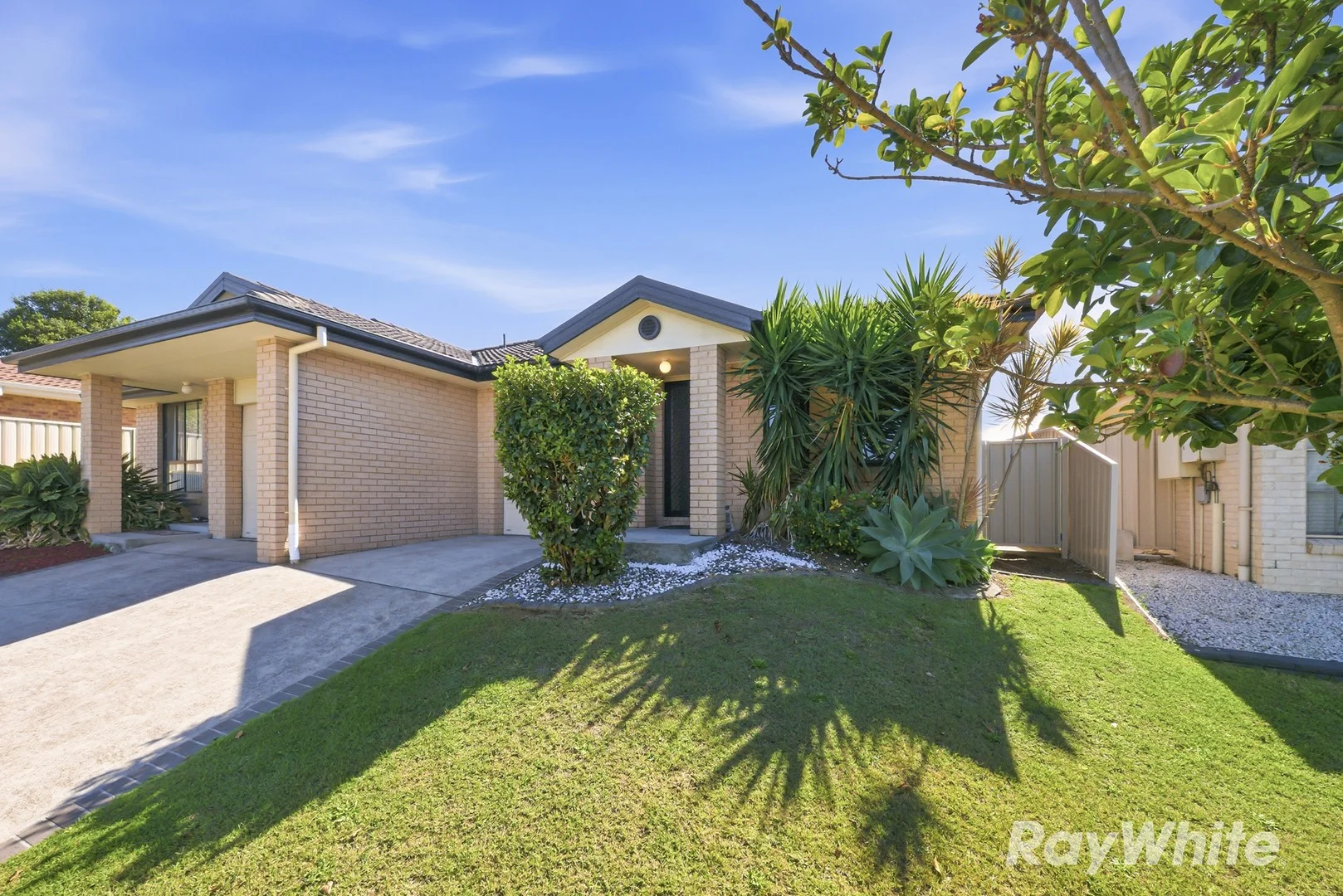 2/87 Clayton Crescent, Rutherford NSW 2320