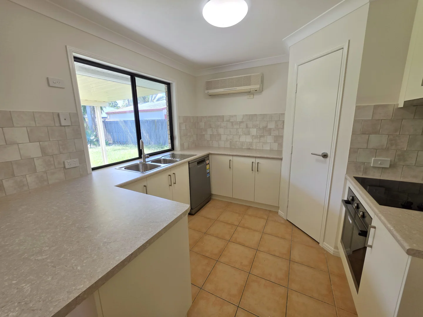 62 Dawson Ave, Thabeban QLD 4670 photo 2