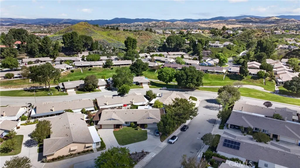 26331 Long Oak Dr, Newhall, CA 91321