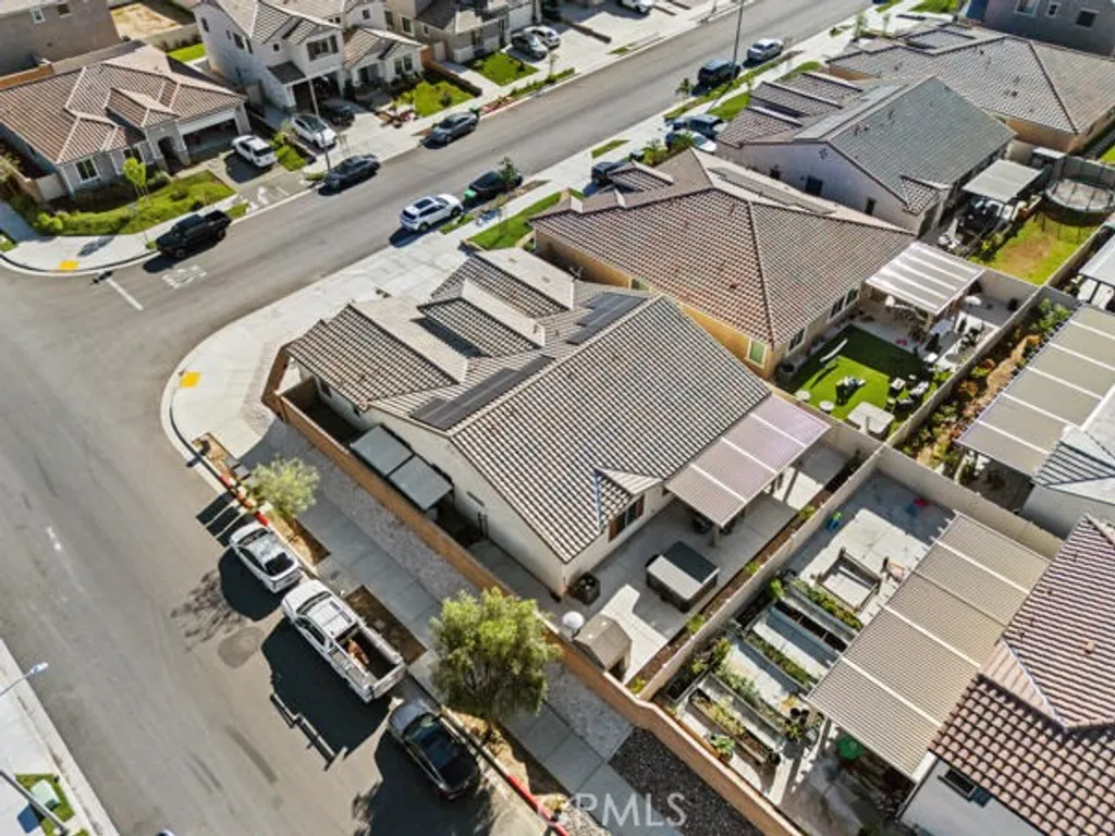 718 Torrey Court, Perris, CA 92571