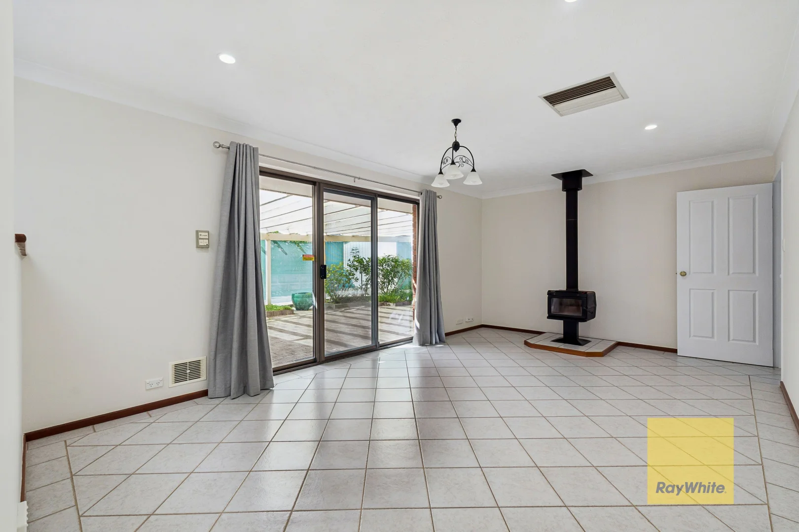 Additional image 12 of 42 Kanangra Crescent, Greenwood WA 6024