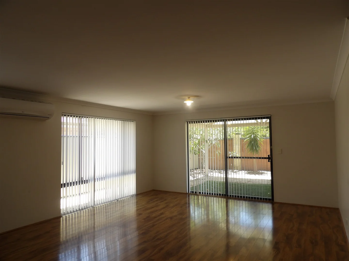 10 Sequin Close, Meadow Springs WA 6210 photo 2