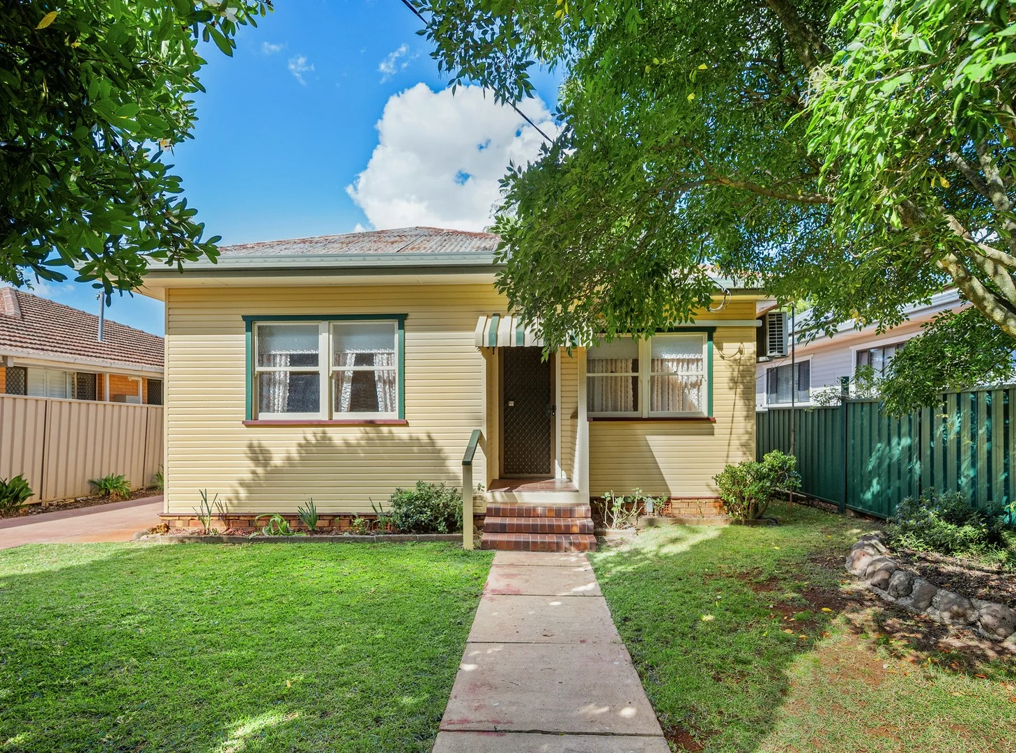 14 Newmarket Street, Newtown QLD 4350