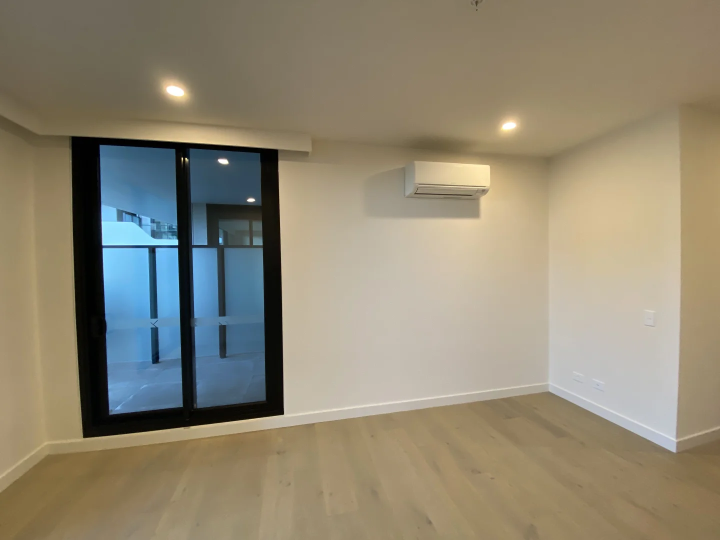 Additional image 3 of 2521/864 Blackburn Rd, Clayton VIC 3168