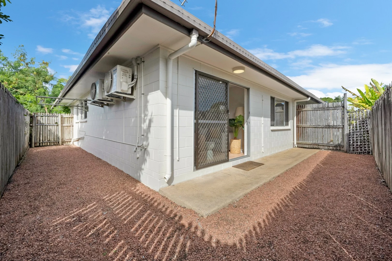 4/16 Vaughn Street, West End QLD 4810