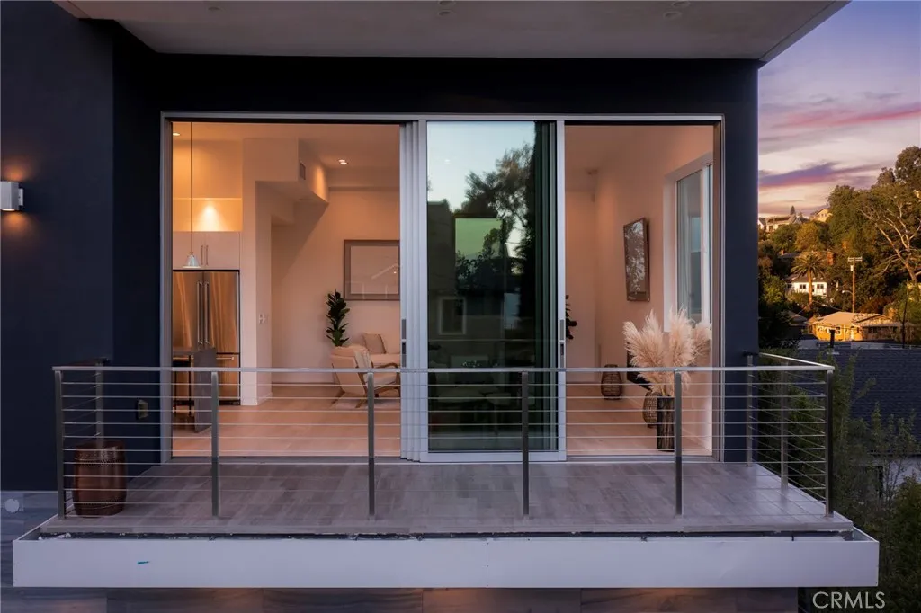 Additional image 129 of 2309 Cove Avenue, Los Angeles, CA 90039