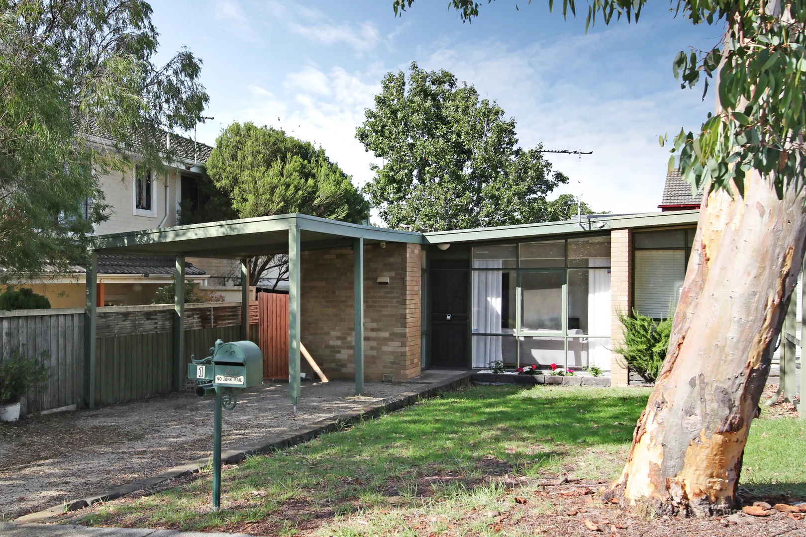 1/10 Ashmore Avenue, Mordialloc VIC 3195 photo 2