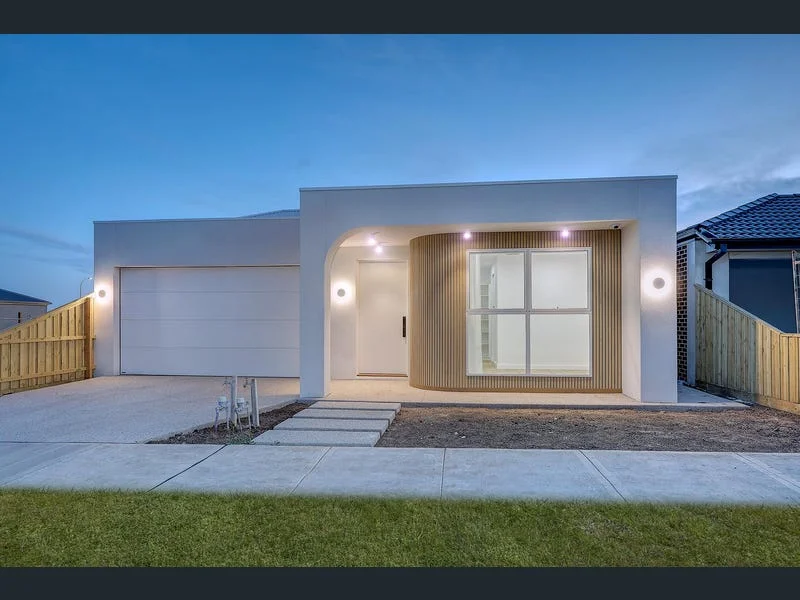 16 pyrus cres, Mickleham VIC 3064
