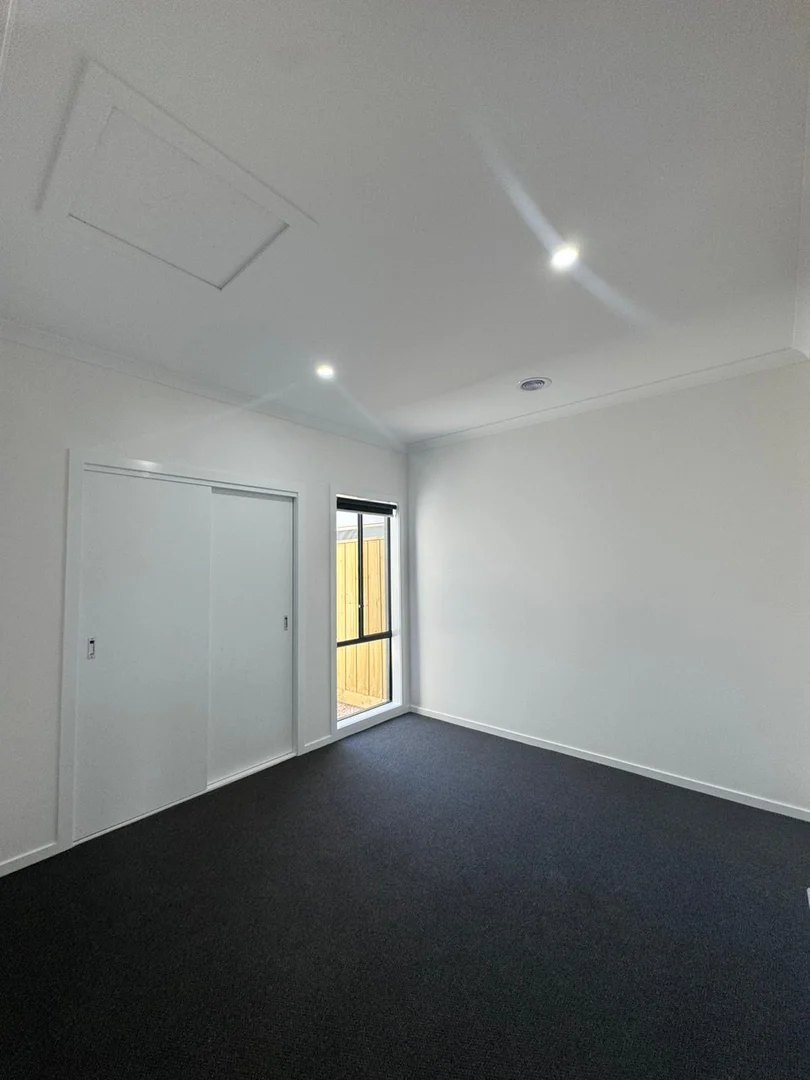 Additional image 5 of 355D Centre Road, Berwick VIC 3806
