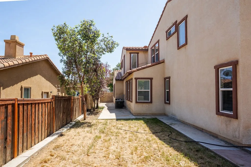 182 Monument Pkwy, Perris, CA 92570