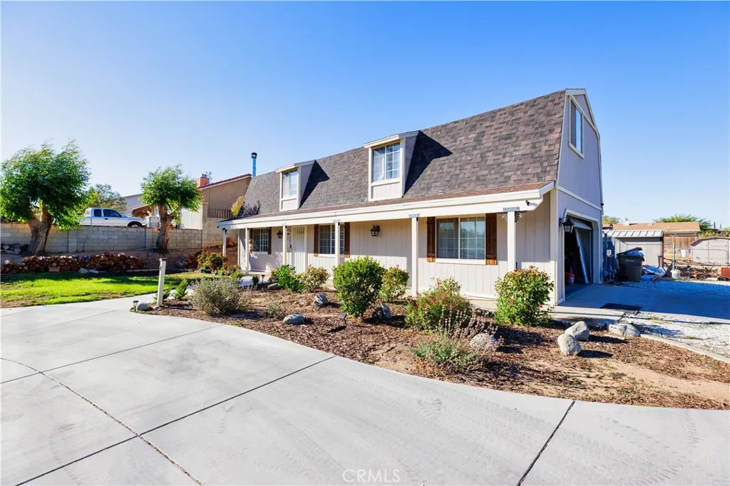 16336 Adelia St, Hesperia, CA 92345 photo 3