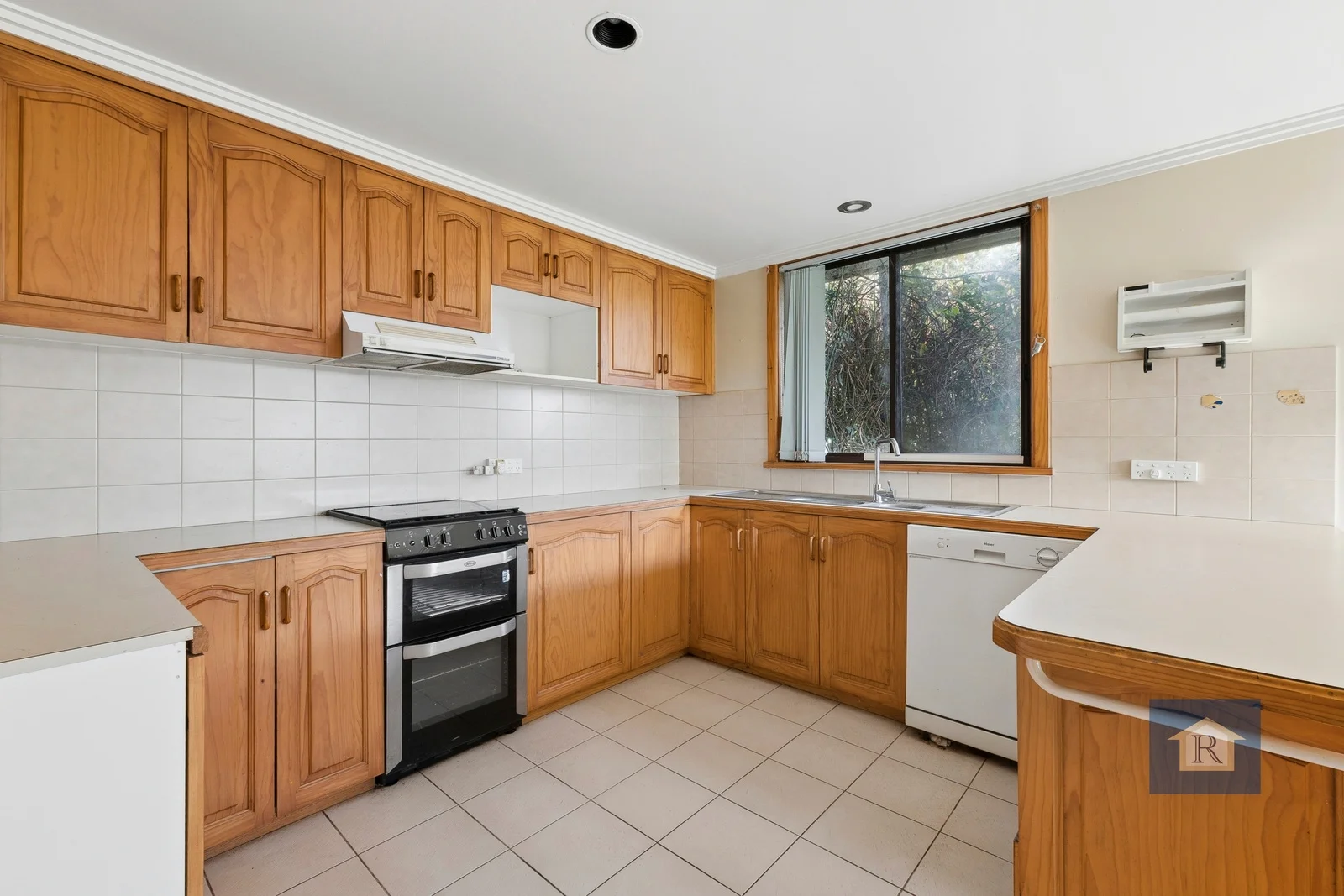 Additional image 2 of 41 Churchill Square, Colac VIC 3250