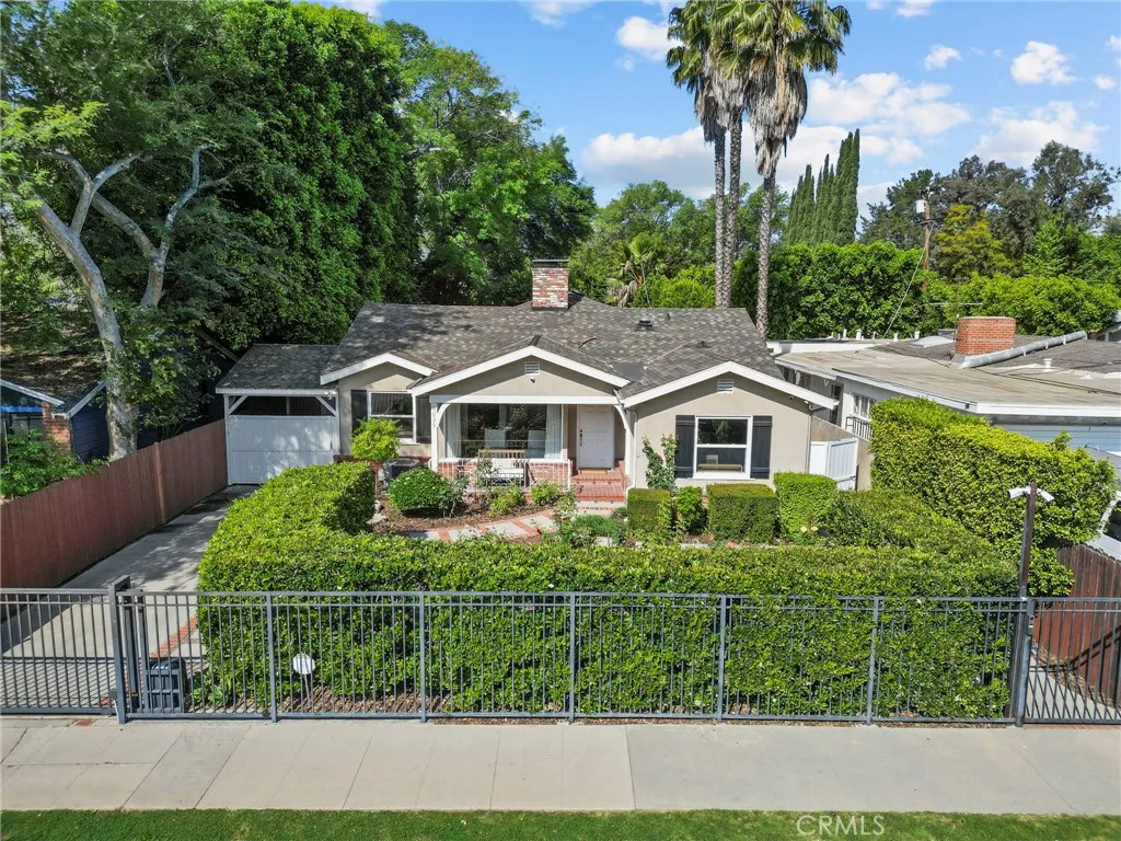 5035 Greenbush Ave, Sherman Oaks, CA 91423 photo 2