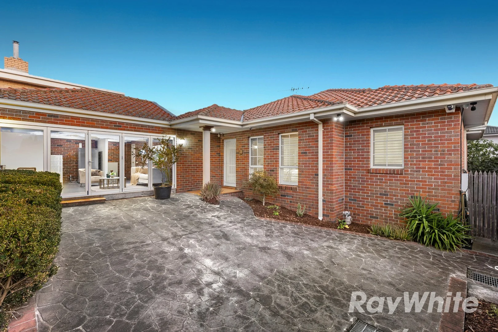 2/16 Schulz Street, Bentleigh East VIC 3165
