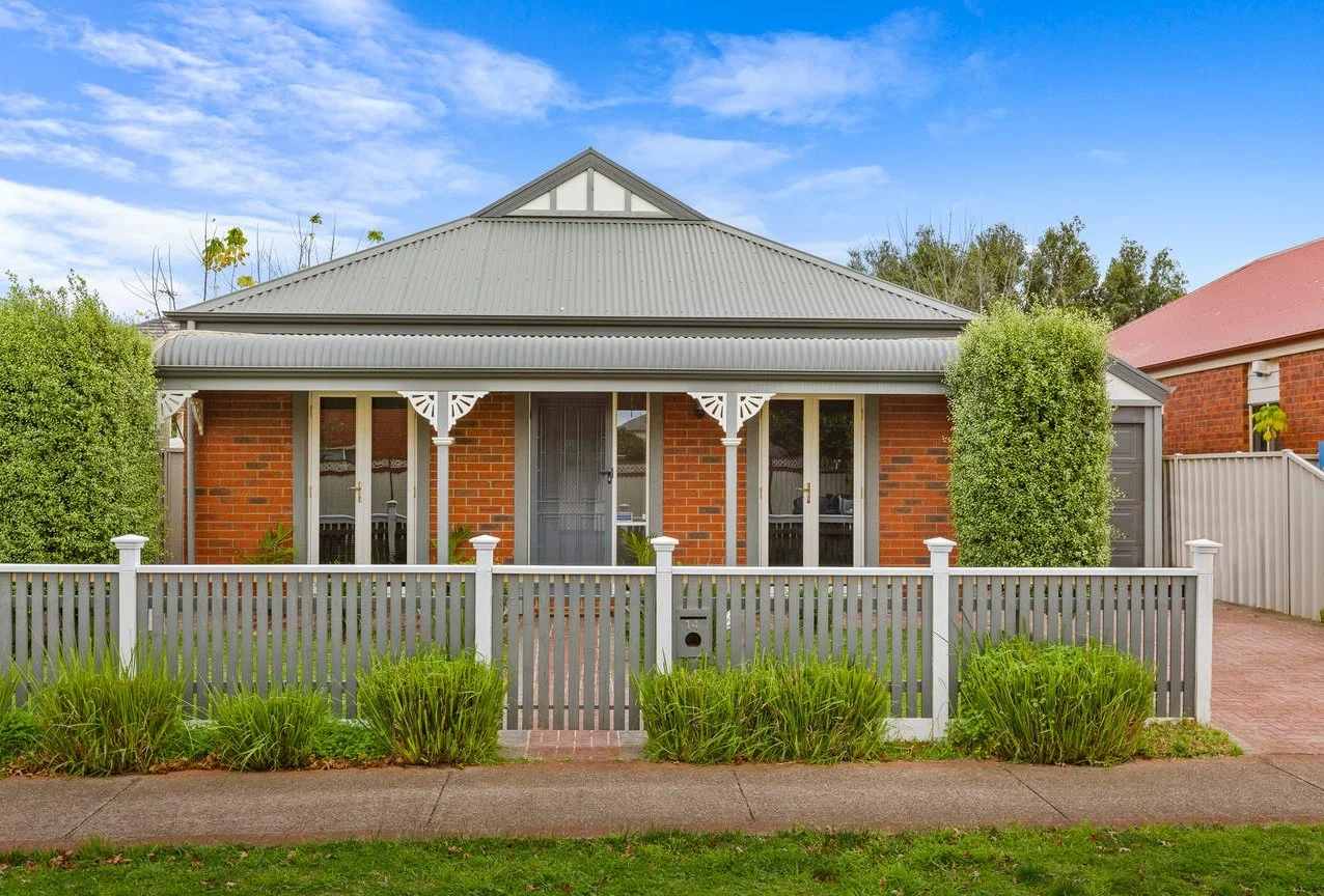 14 Smethwick Green, Caroline Springs VIC 3023