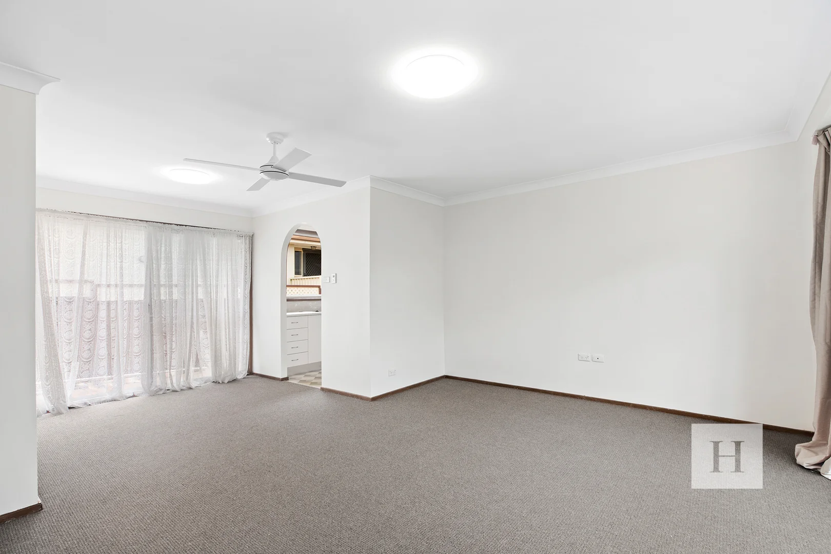 Additional image 2 of 5/6-8 Lake St, Budgewoi NSW 2262