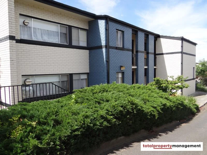 2/58 Bennelong Crescent, Macquarie ACT 2614