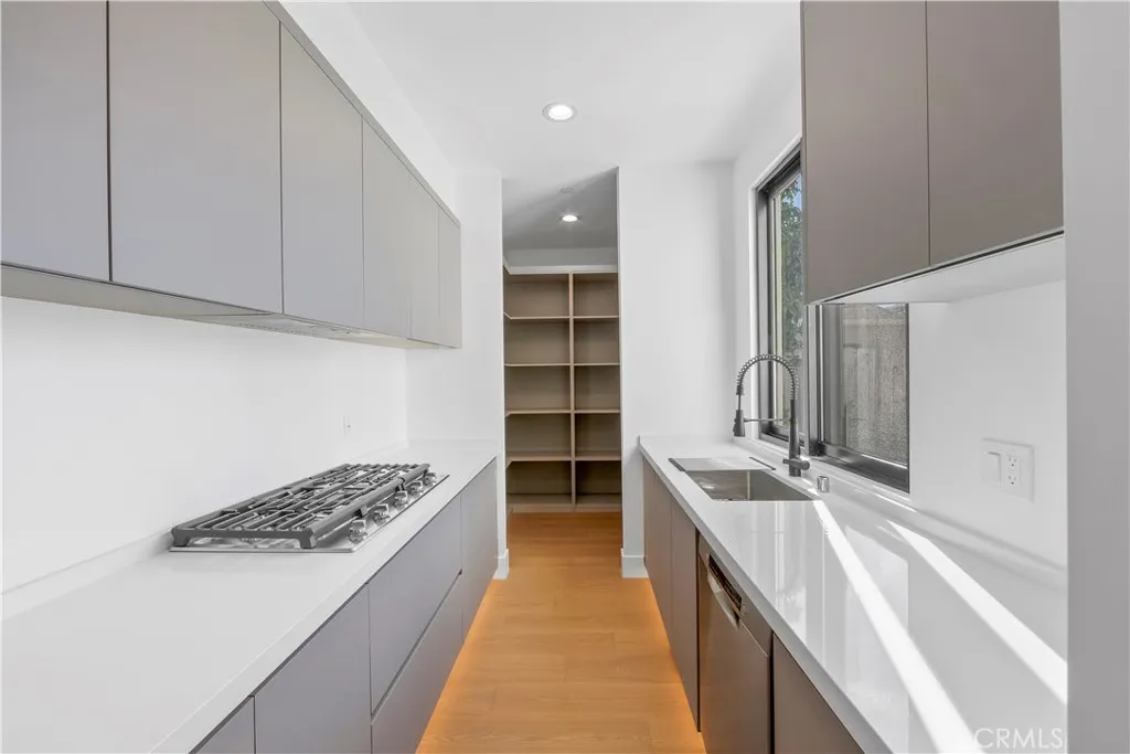 Additional image 11 of 853 Oak St, Costa Mesa, CA 92627