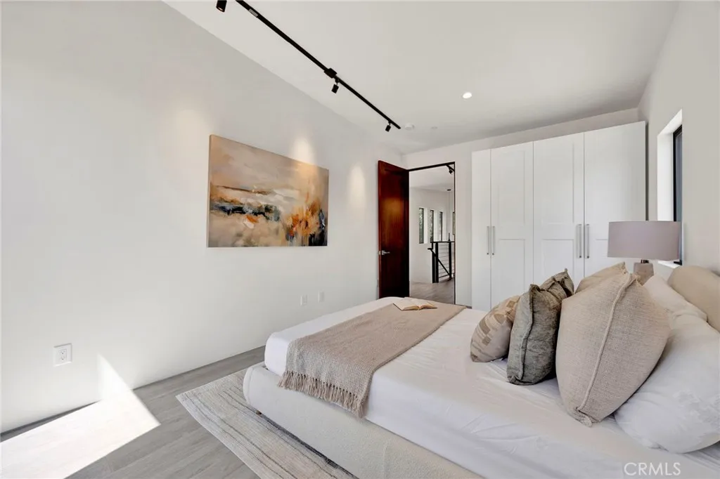 Additional image 113 of 325 W Grandview Avenue, Sierra Madre, CA 91024