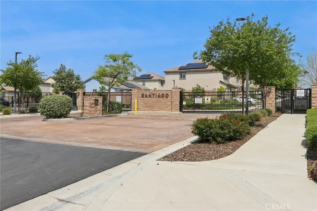 Additional image 3 of 833 S Sumac Lane, Rialto, CA 92376