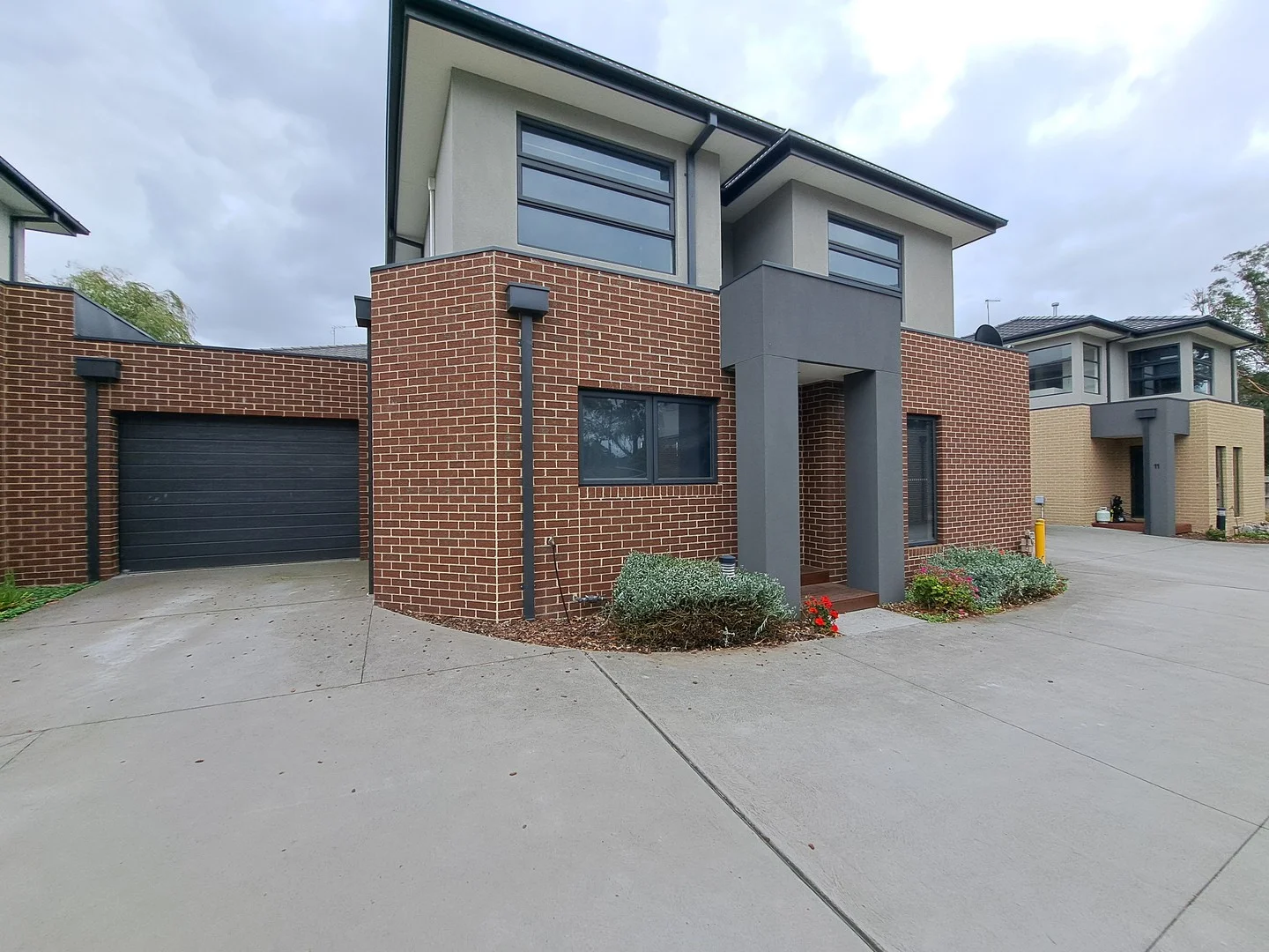 9 Flame Robin Place, Endeavour Hills VIC 3802