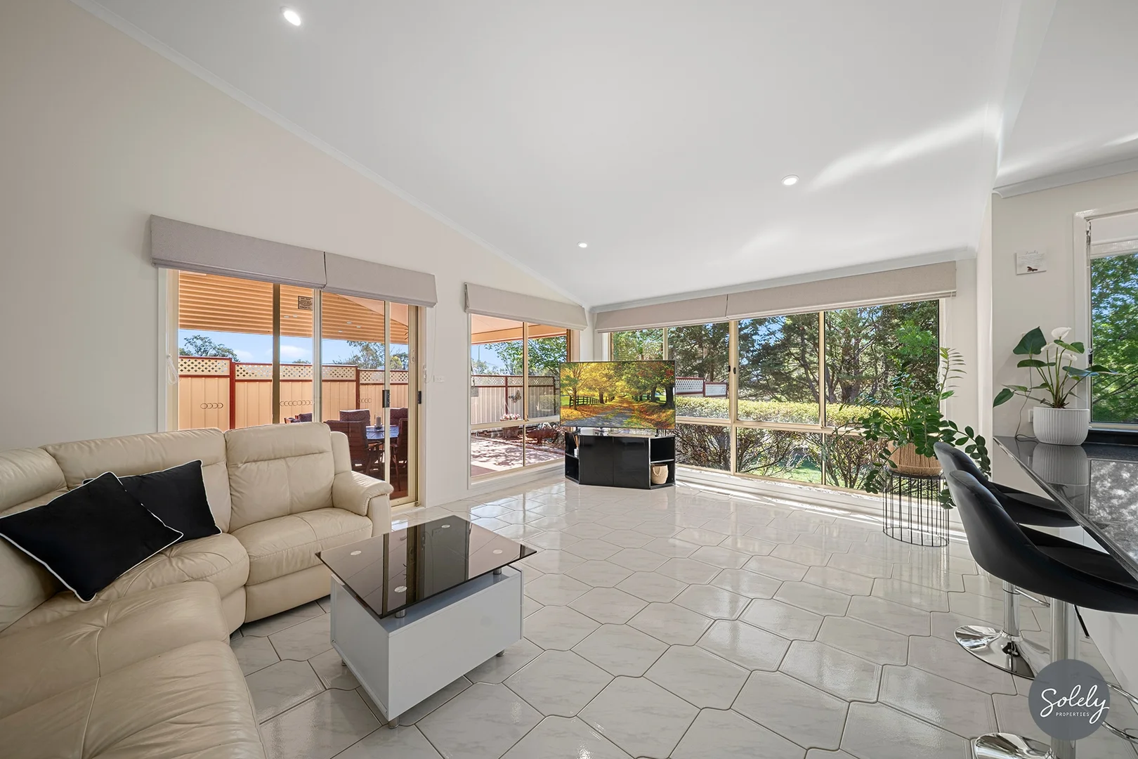 Additional image 13 of 2 Fingleton Crescent, Gordon ACT 2906