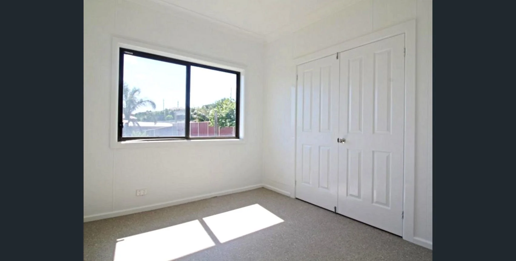 Additional image 8 of 4 Lake Heights Rd, Lake Heights NSW 2502