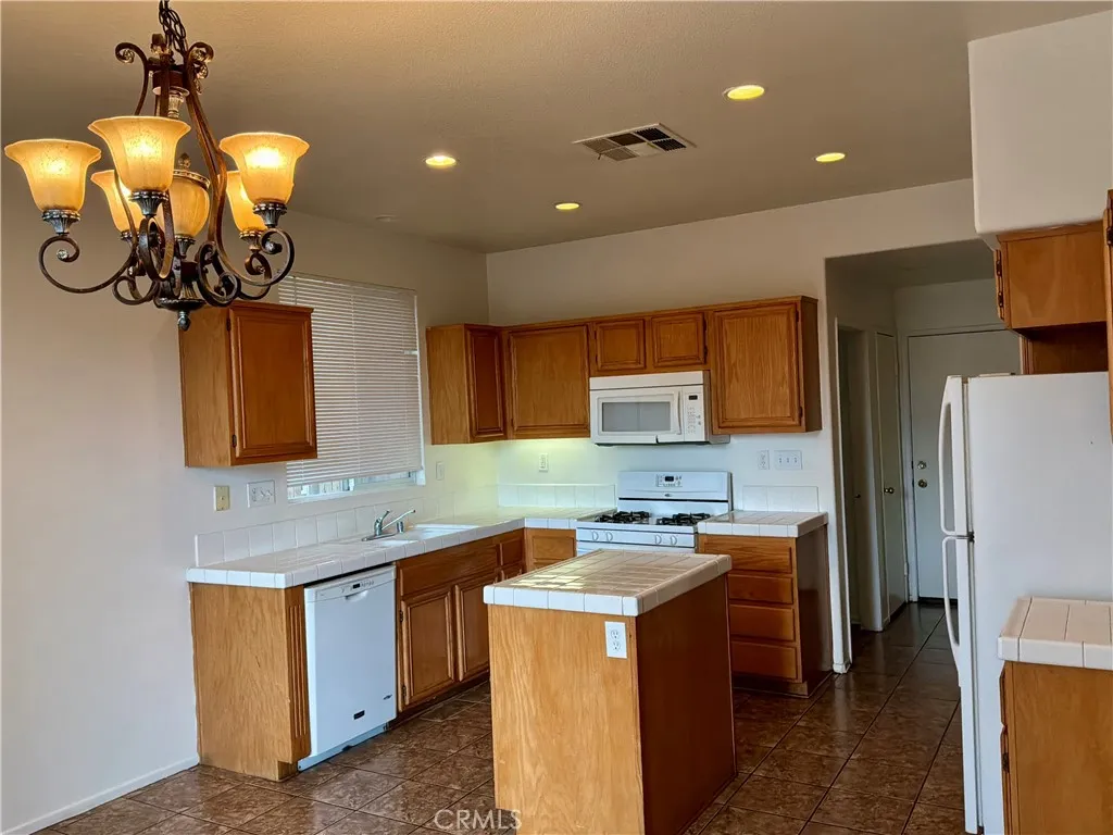 Additional image 15 of 13748 Sunshine, Victorville, CA 92394