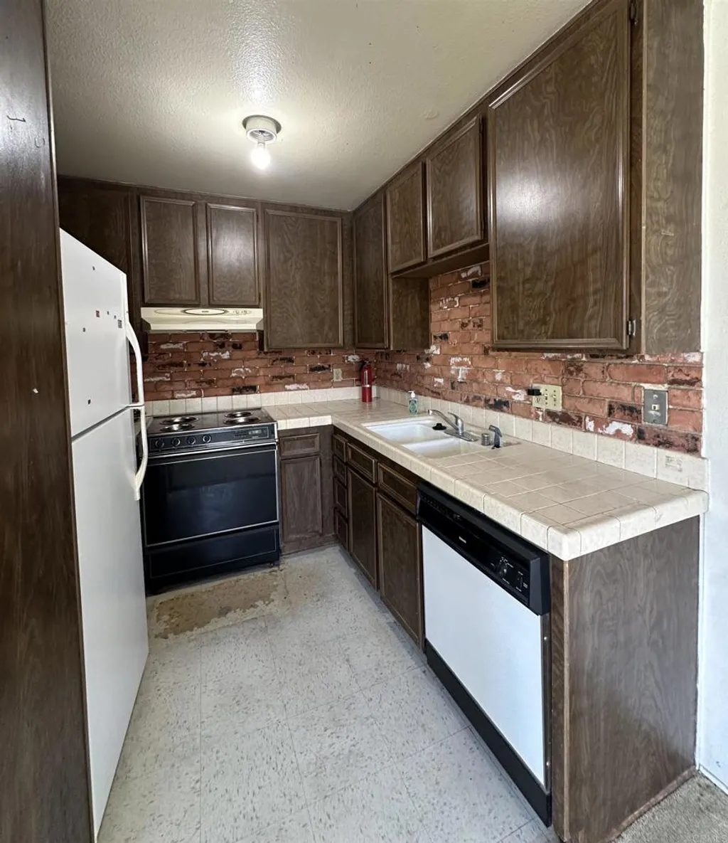 Additional image 4 of 462 Bluffview RD, Spring Valley, CA 91977