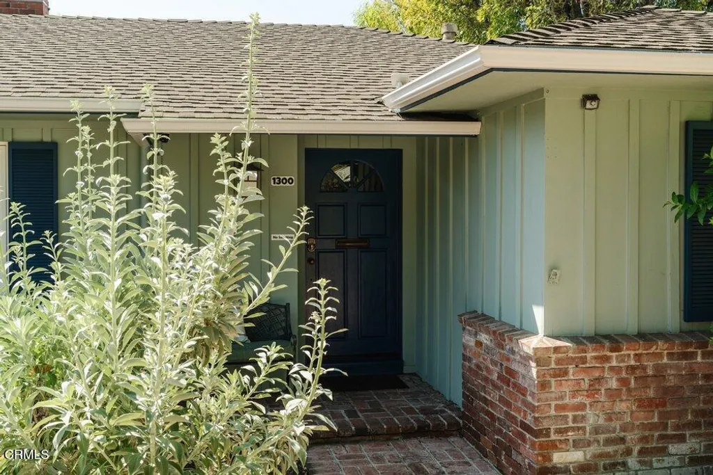 1300 Meadowbrook Road, Altadena, CA 91001 photo 4