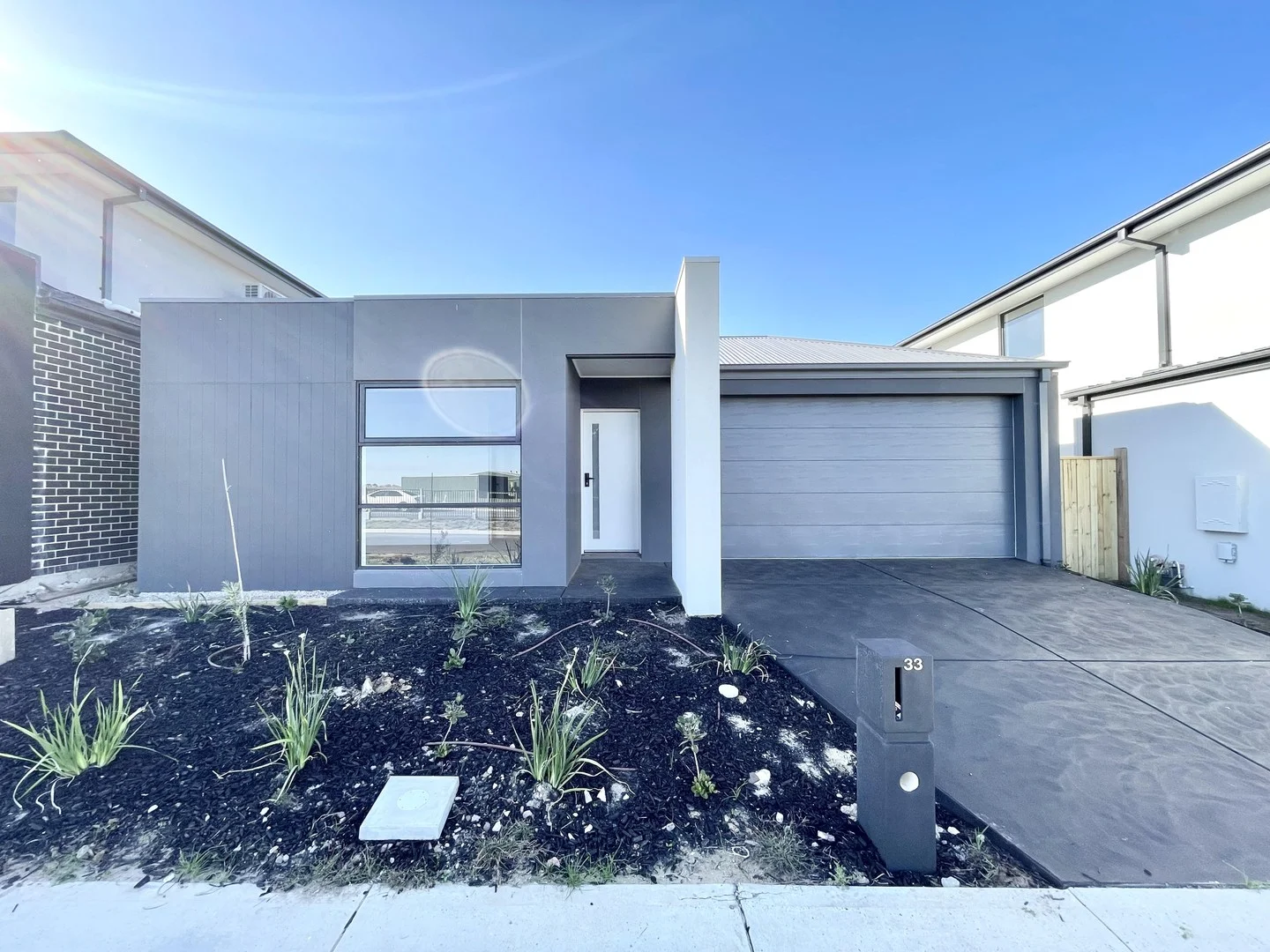 33 Alambadi Circuit, Clyde North VIC 3978