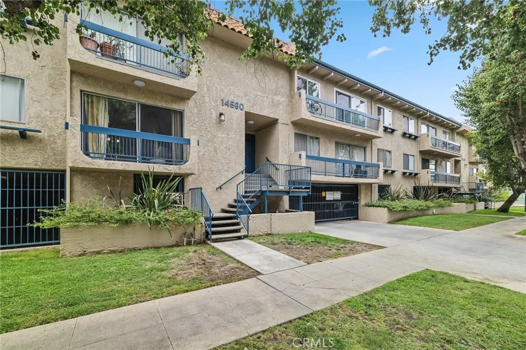 14560 Clark Street Unit 215, Sherman Oaks, CA 91411 photo 2