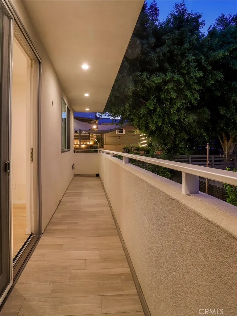 Additional image 131 of 2309 Cove Avenue, Los Angeles, CA 90039