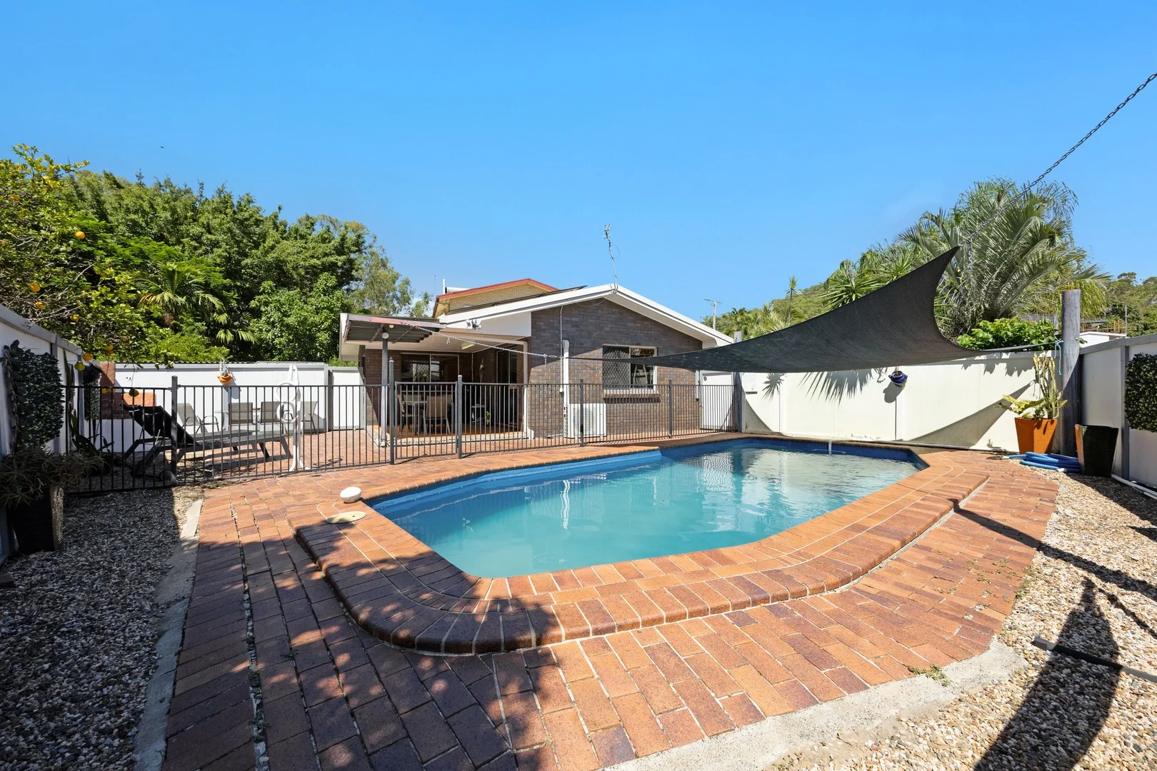 4 Pluto Street, Telina QLD 4680