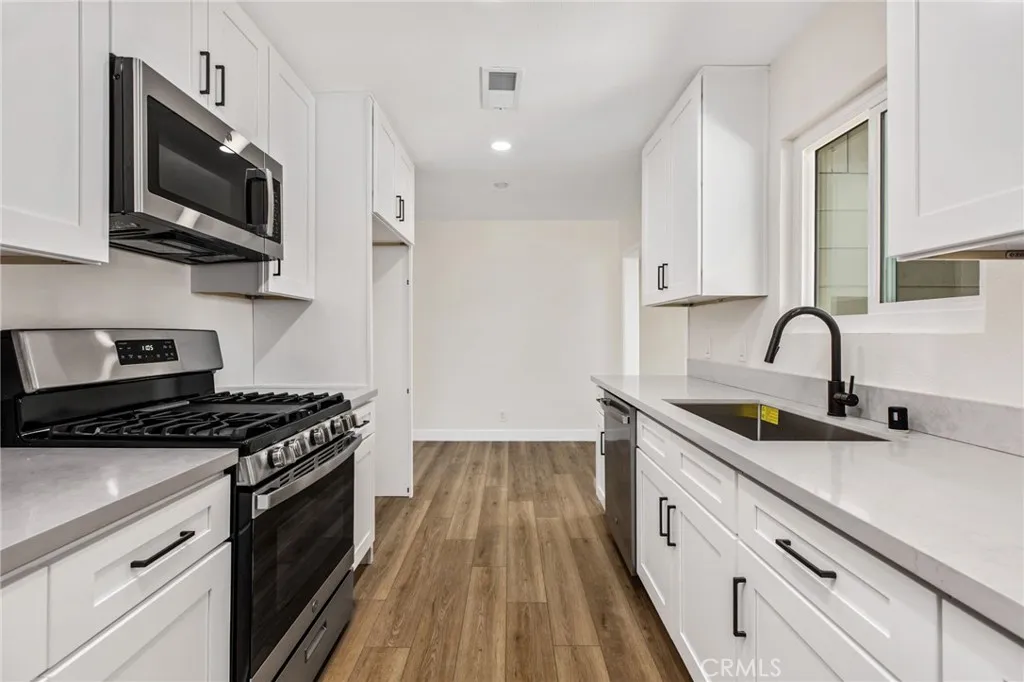 Additional image 24 of 579 W Mayberry Avenue, Hemet, CA 92543