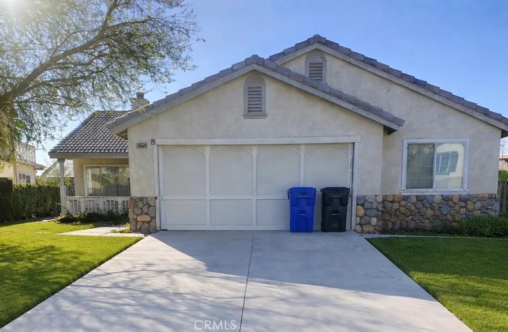 14554 Monterey Pl, Adelanto, CA 92301 photo 2