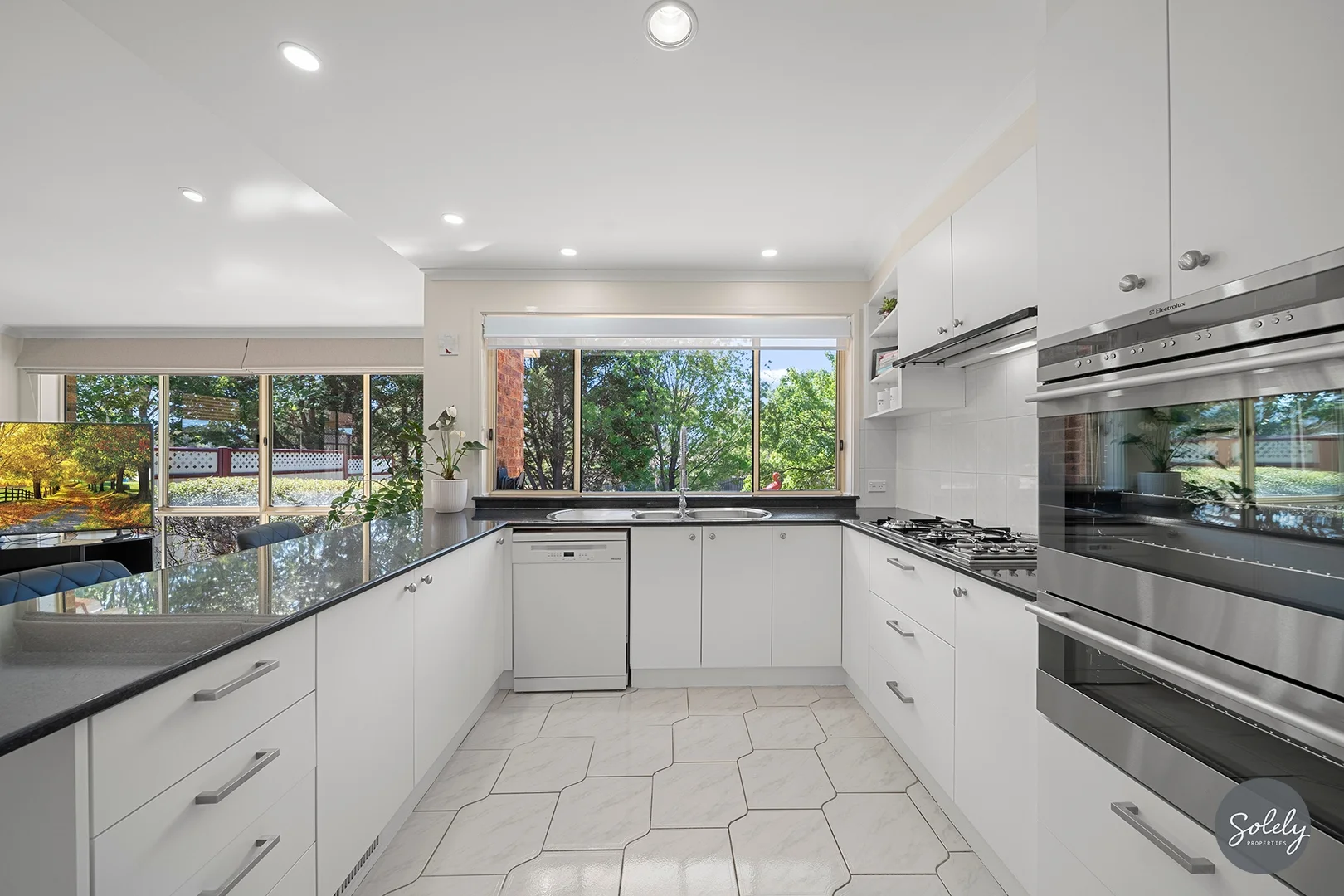 Additional image 10 of 2 Fingleton Crescent, Gordon ACT 2906