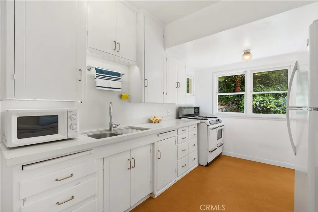 Additional image 51 of 2364 Canyon Drive, Los Angeles, CA 90068