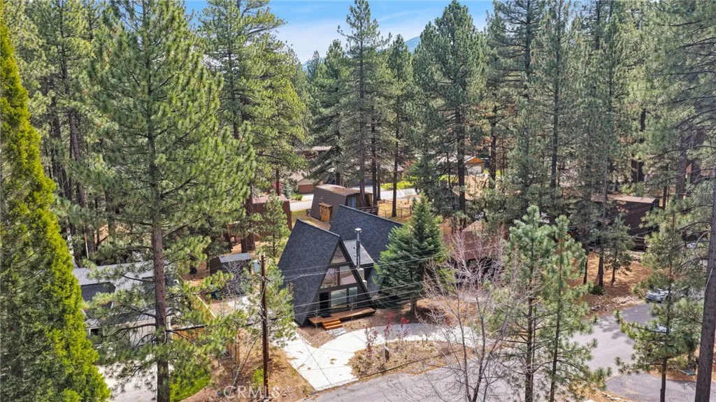 605 Ponderosa Dr, Big Bear Lake, CA 92315