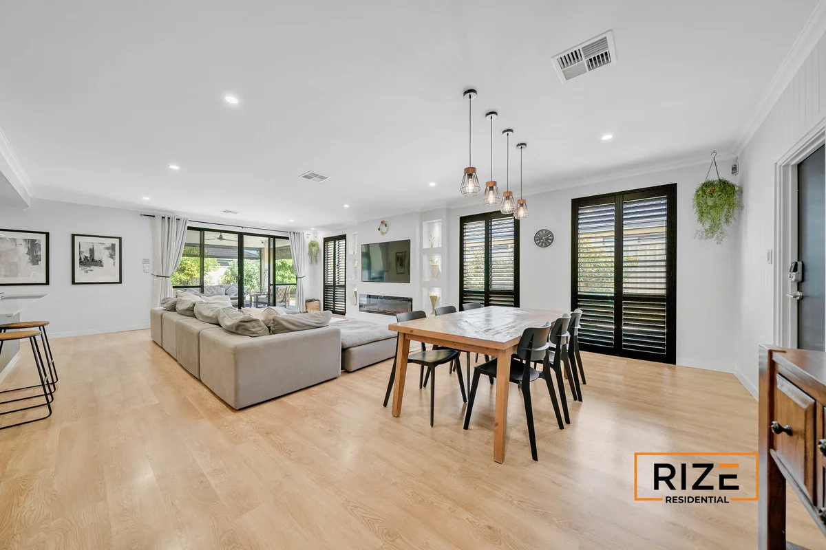 6 Paris Gardens, Hocking WA 6065