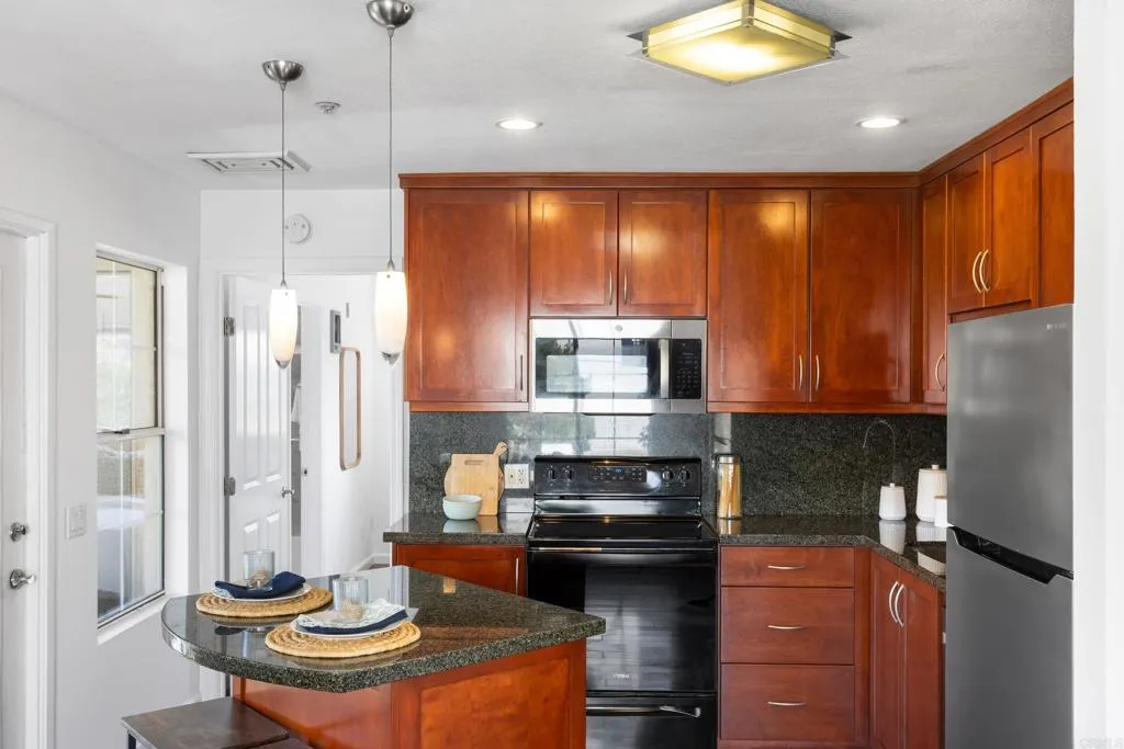 Additional image 10 of 727 Robinson Ave Unit C, San Diego, CA 92103