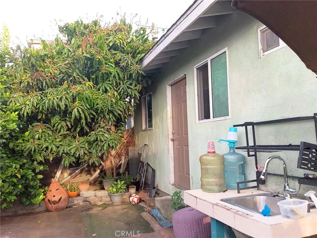 Additional image 12 of 1046 W 49th St, Los Angeles, CA 90037