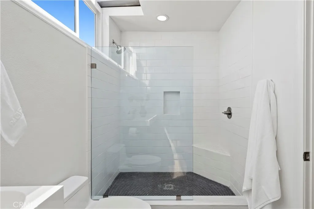 Additional image 11 of 708 Iris Avenue Unit A, Corona Del Mar, CA 92625