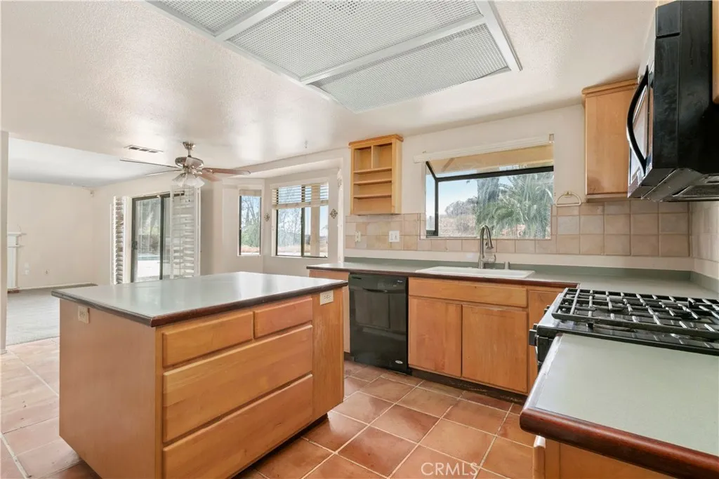 Additional image 9 of 1703 Ridge View Dr, Colton, CA 92324