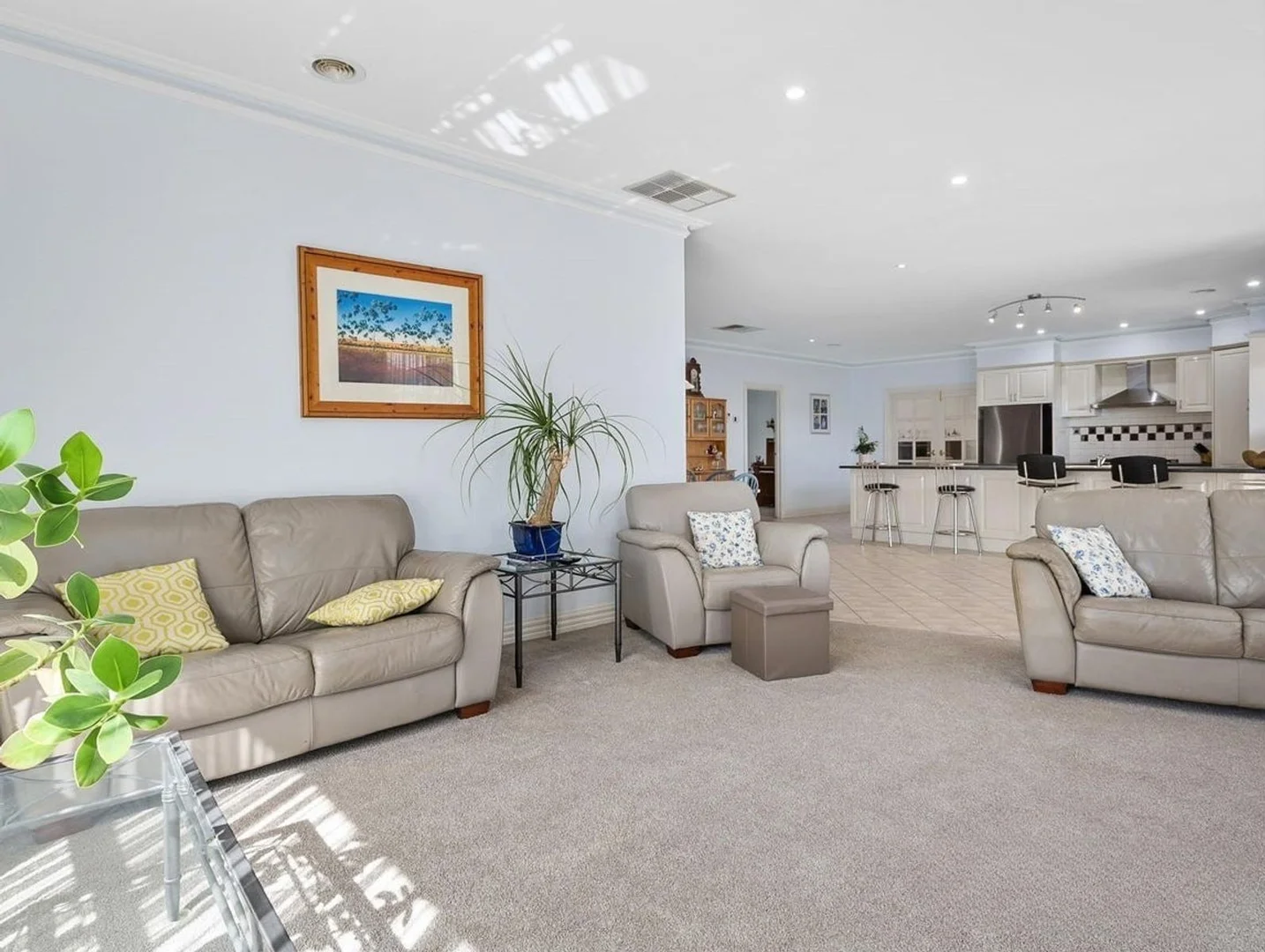 2 Stadan Place, Hillside VIC 3037 photo 5