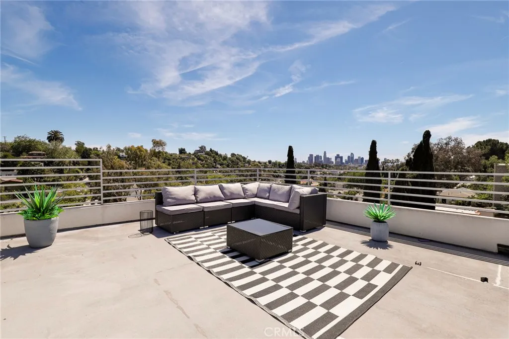 Additional image 119 of 2309 Cove Avenue, Los Angeles, CA 90039