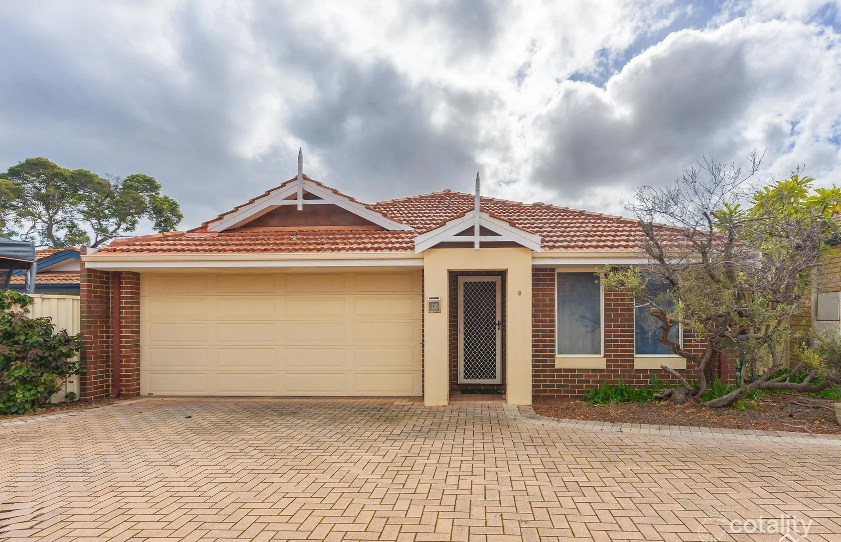 8E Coralie Court, Armadale WA 6112