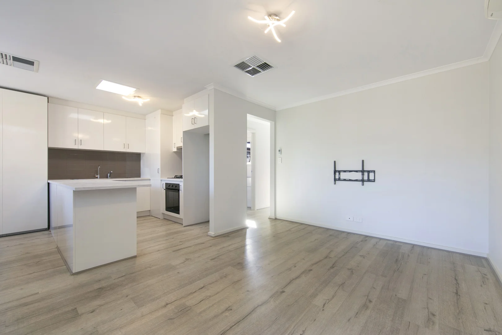 Additional image 3 of 2/15 Holland Way, Evanston SA 5116