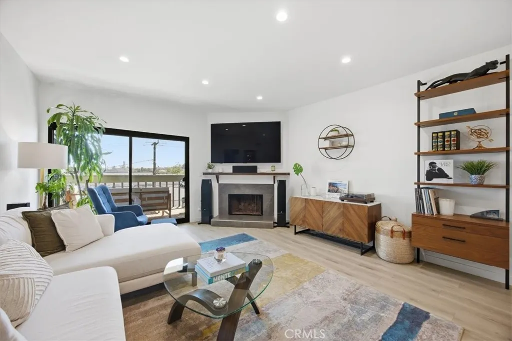 Additional image 6 of 215 W Palm Avenue Unit 301, El Segundo, CA 90245