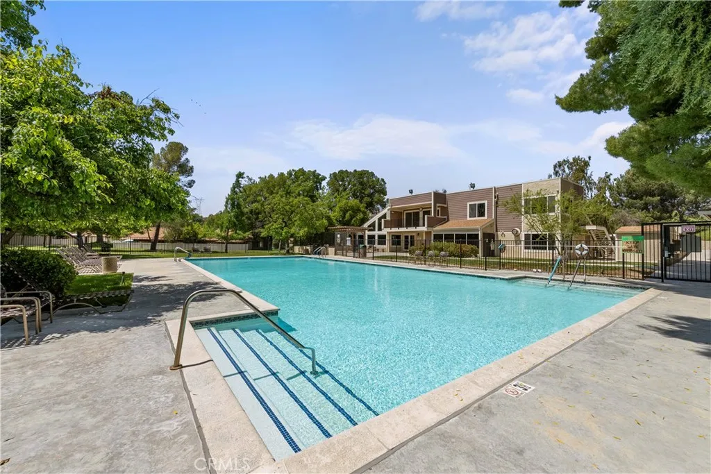 19958 Avenue Of The Oaks, Newhall, CA 91321